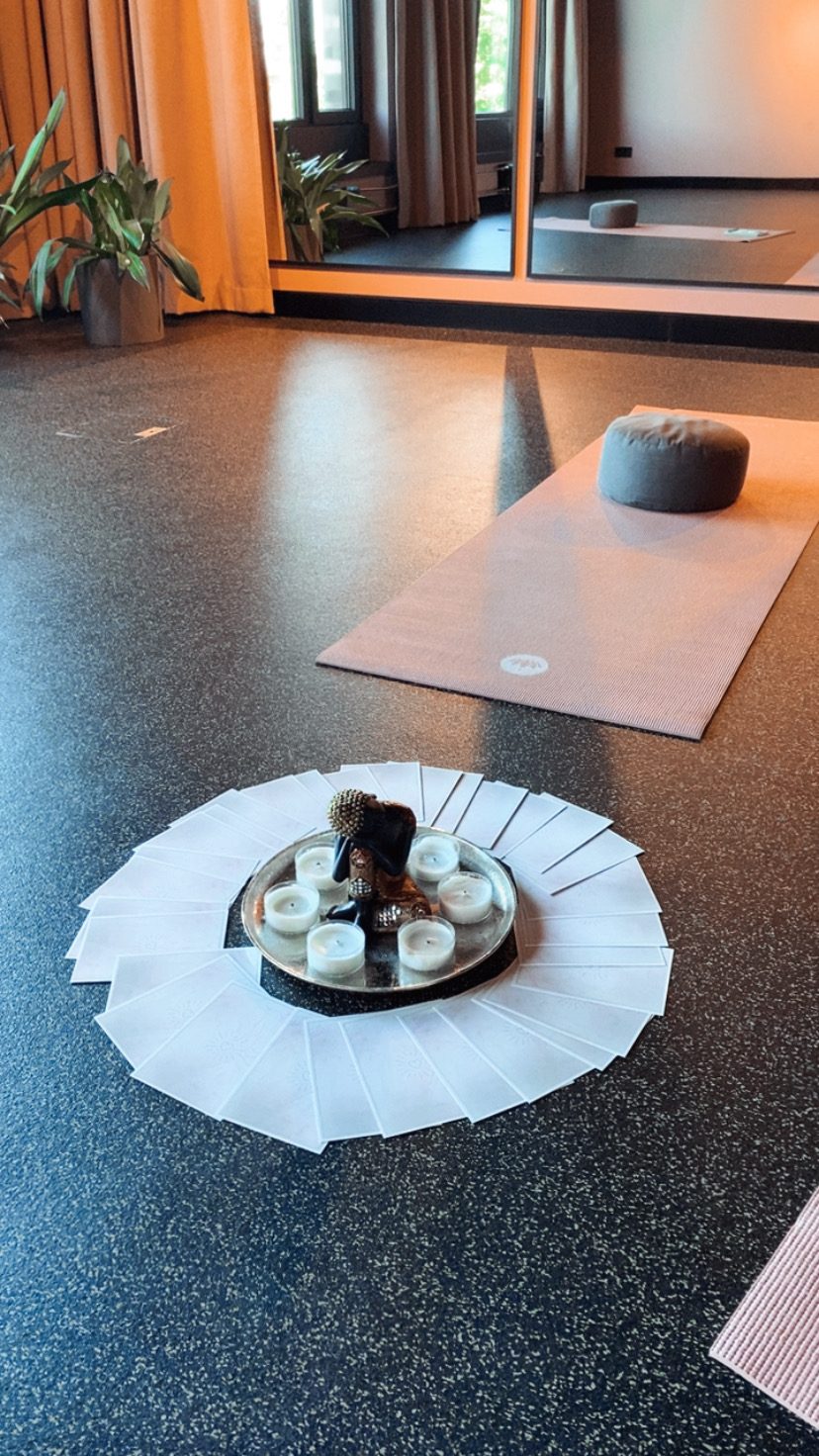 Ritual-Setup im Yogaraum Hotel Urban Nature