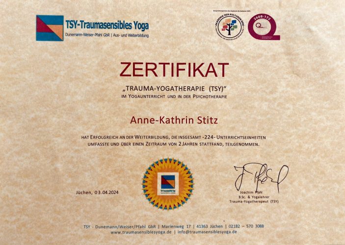 Trauma-Yoga-Therapie Anne-Kathrin Stitz